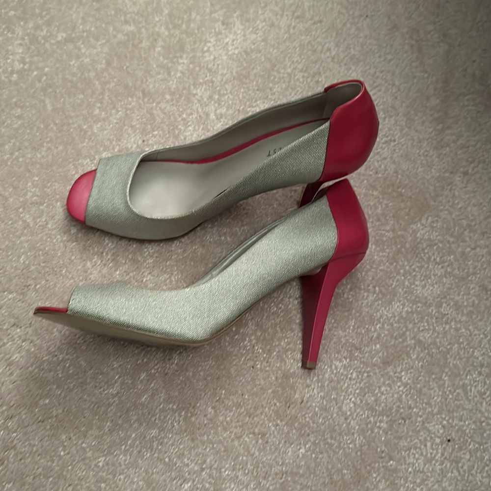 Heels - Picture 3 of 3